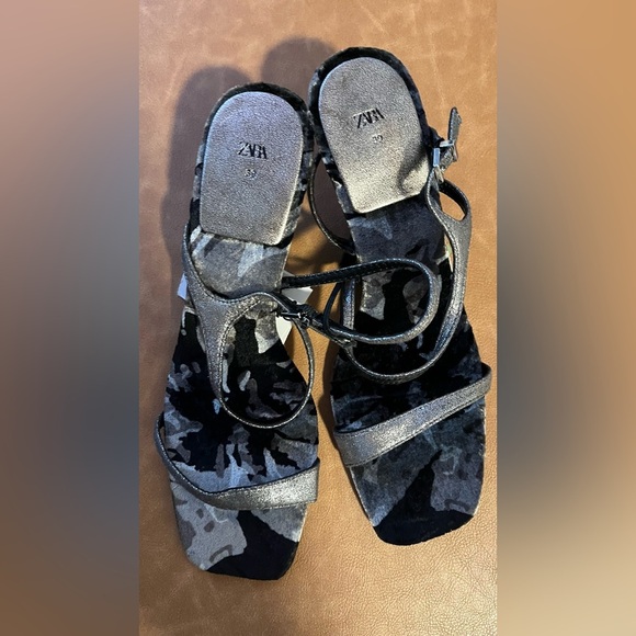 NWT ZARA 🎄HOLIDAY METALLIC perfect for holiday season 
HEELED SANDALS SIZE 8 - Picture 8 of 10